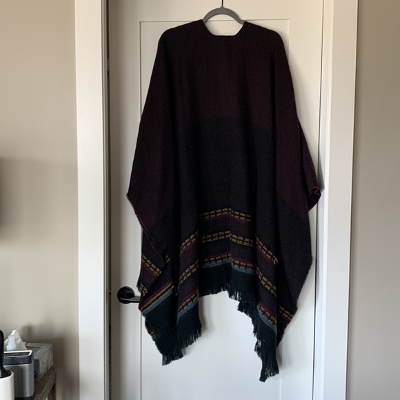 Roots Wrap, perfect for summer evenings . It’s lightweight with lovely colours. - Picture 4 of 4